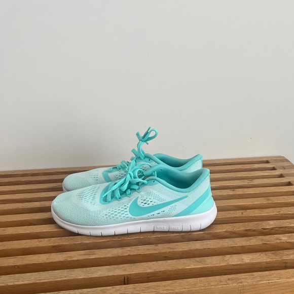 Nike Shoes - blue nike running sneakers